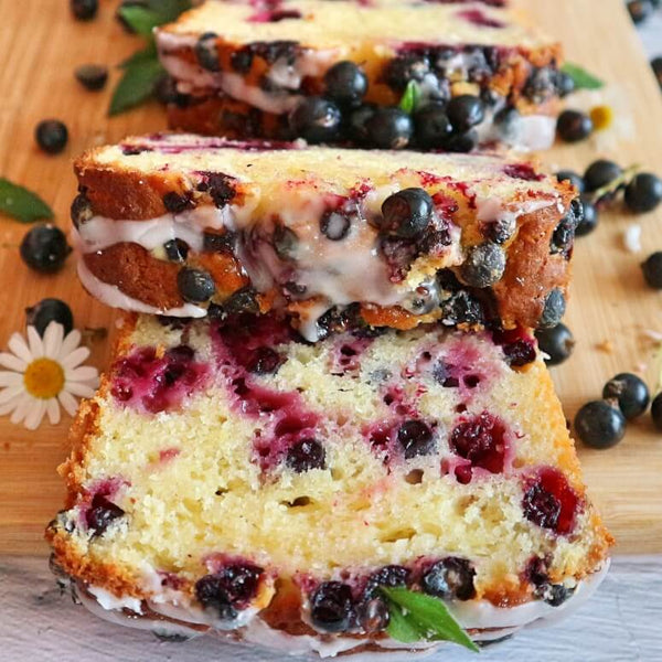 Black Currant and Amaretto Cake