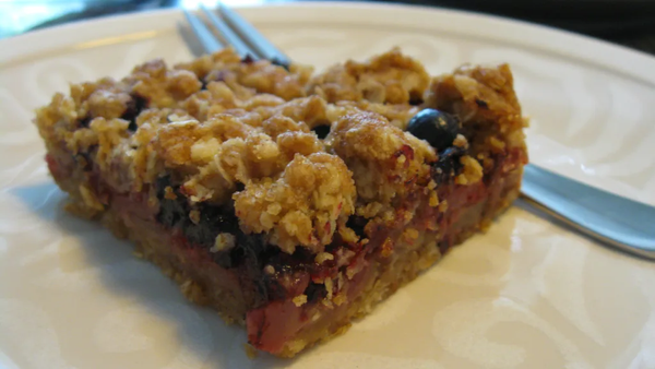 Apple and Black Currant Crumble Bars Recipe